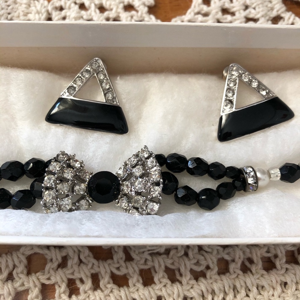 Black stone and rhinestone earrings and necklace